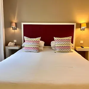 *** Hotel Kyriad 18 - Porte De Clignancourt - Montmartre France